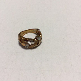 滋賀県守山市の女性から貴金属指輪をお買取しました。