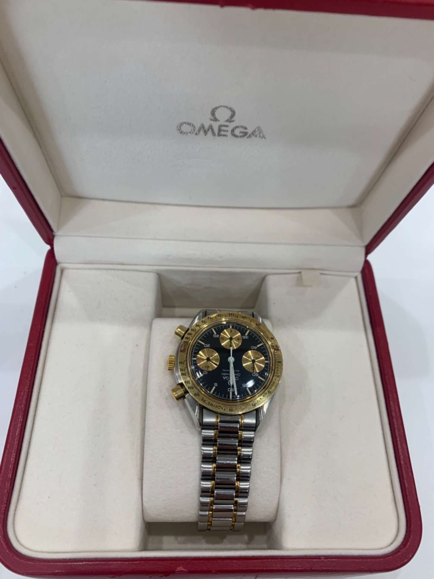 オメガの時計スピードマスターを滋賀県大津市の女性からお買取しました。