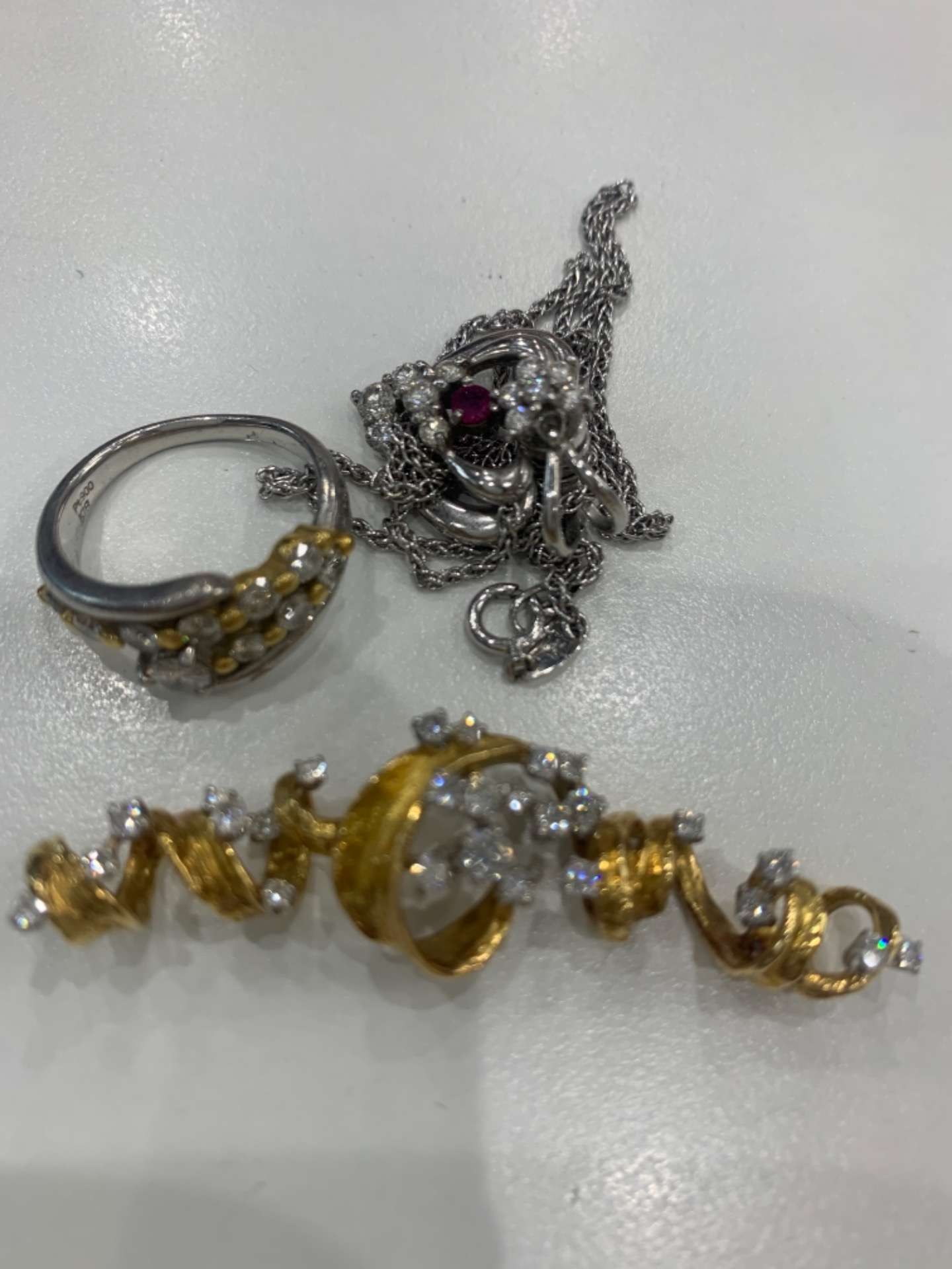 ダイヤモンドネックレス、リングを滋賀県草津市の女性からお買取しました。