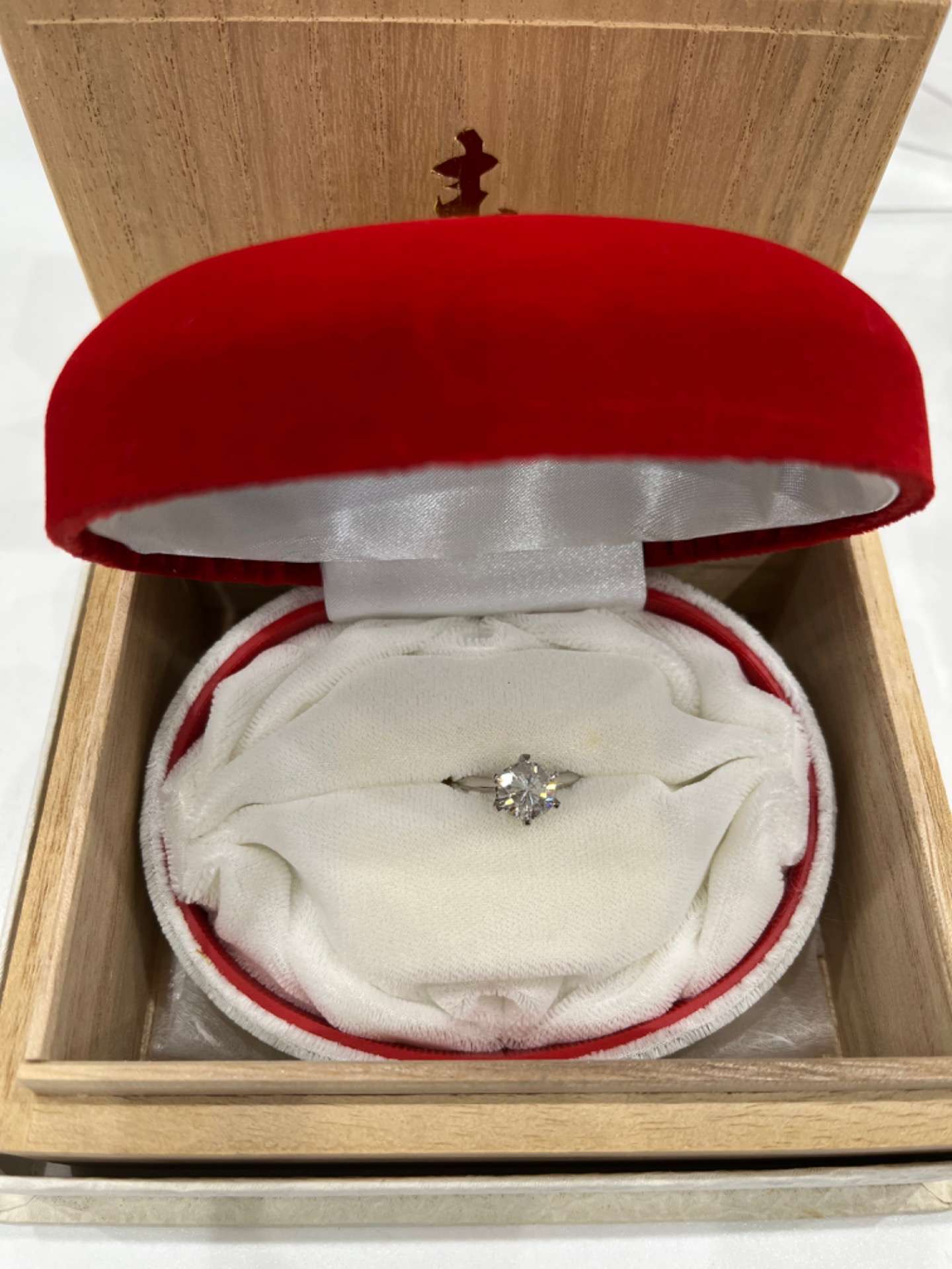 ダイヤモンドリングを滋賀県守山市の女性からお買取しました。